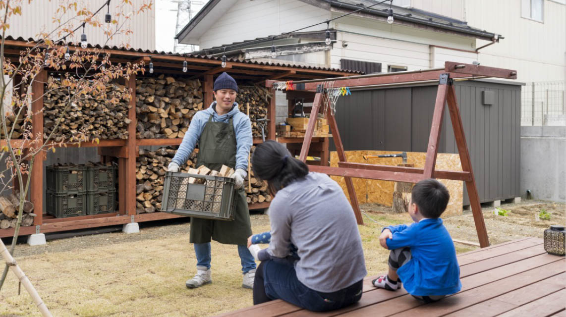 CARRE
                  薪ストーブライフを楽しむ家